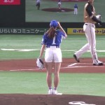 稲村亜美さんのお尻ｗ本気の投球をするために気合を入れて食い込ませたワレメくっきりおケツｗｗ