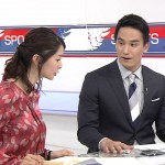 衣装の膨らみ方が巨乳ならではｗ杉浦友紀さんの横乳おっぱいがたまんないサンデースポーツエロ目線キャプ画像