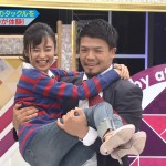 【画像】小島瑠璃子さん、関西の深夜番組でラガーマンに抱かれてニッコリｗワイもタックルしたい…ｗ