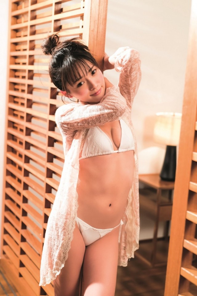 三田寺円さんのセクシー画像