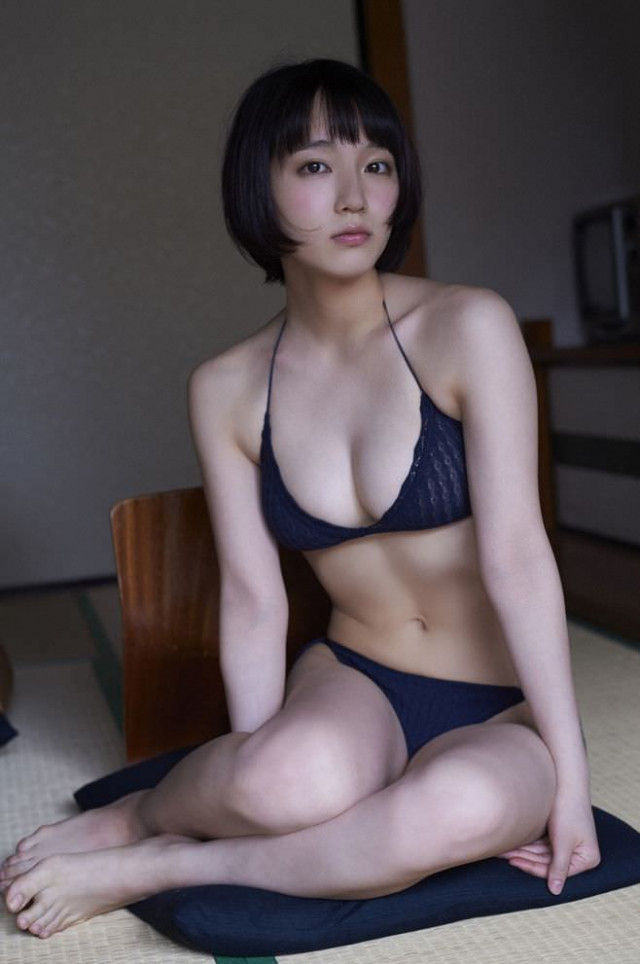 吉岡里帆さんのエッチすぎるセクシー画像