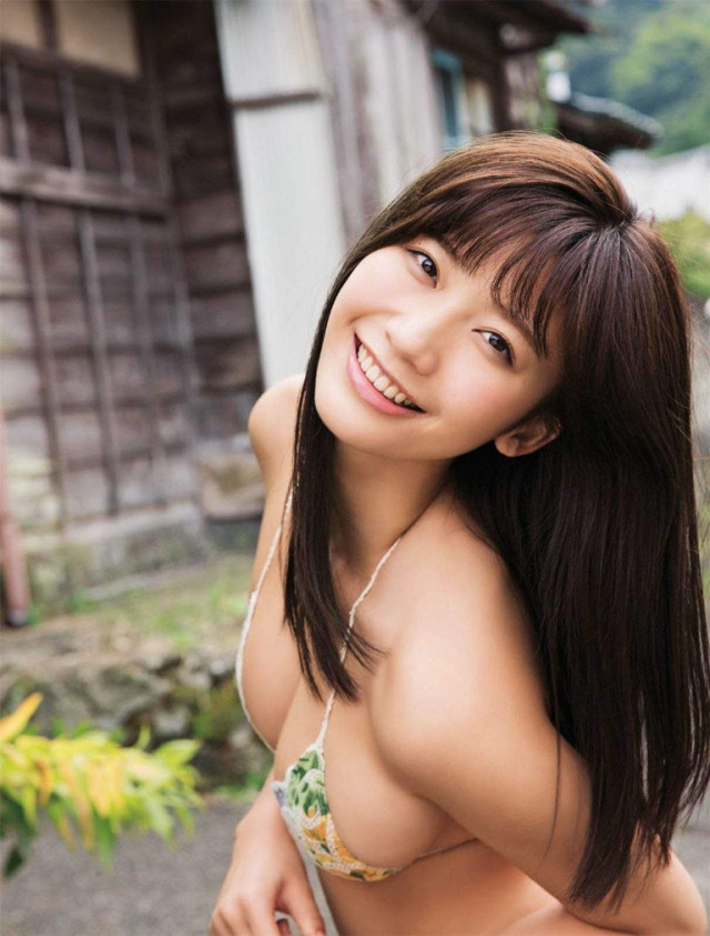 小倉優香さんのセクシー画像