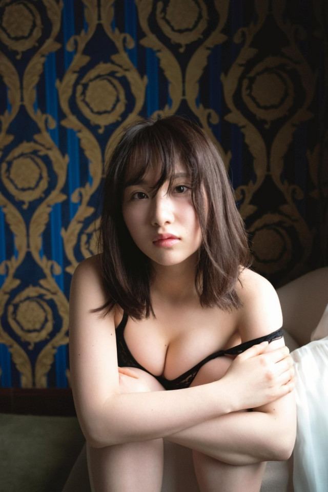 高橋朱里さんのセクシー画像