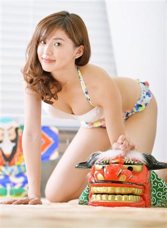朝比奈彩さんのセクシーグラビア画像