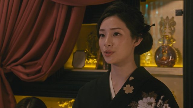 足立梨花さんのセクシーお尻