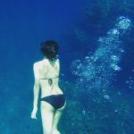 【画像】タレント・小島瑠璃子さん、エチエチ水着姿でハミ尻ダイビングの様子を公開???