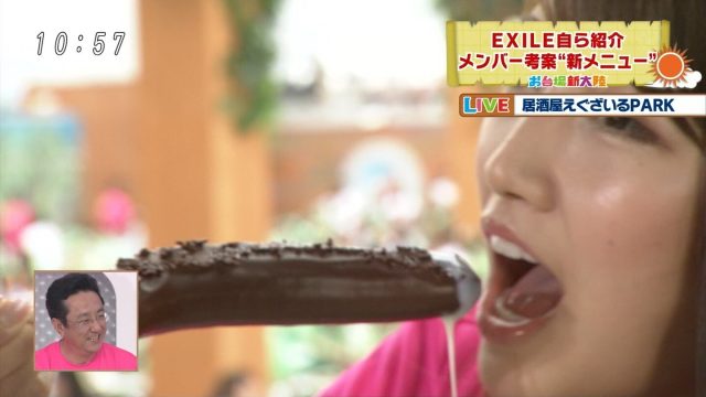 三田友梨佳アナウンサーのチョコバナナ食レポ画像-013