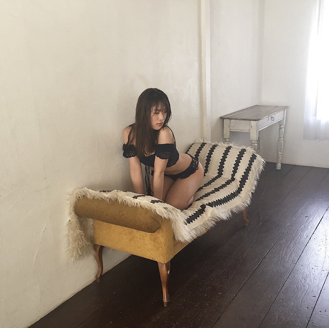 NMB48渋谷凪咲さんの水着姿がセクシーなグラビア画像-106